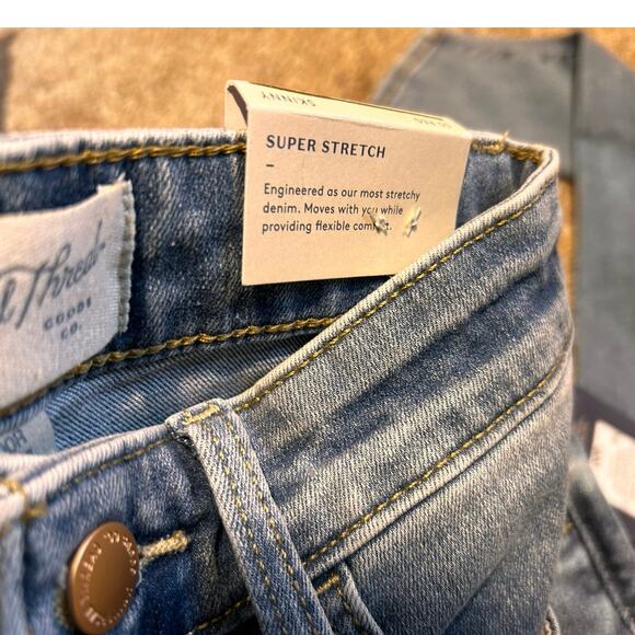 Universal Thread Light Wash High Rise Skinny Jeans - Size 00 R - Picture 3 of 3